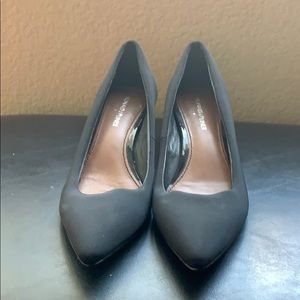 Donald Pliner Kitten heel